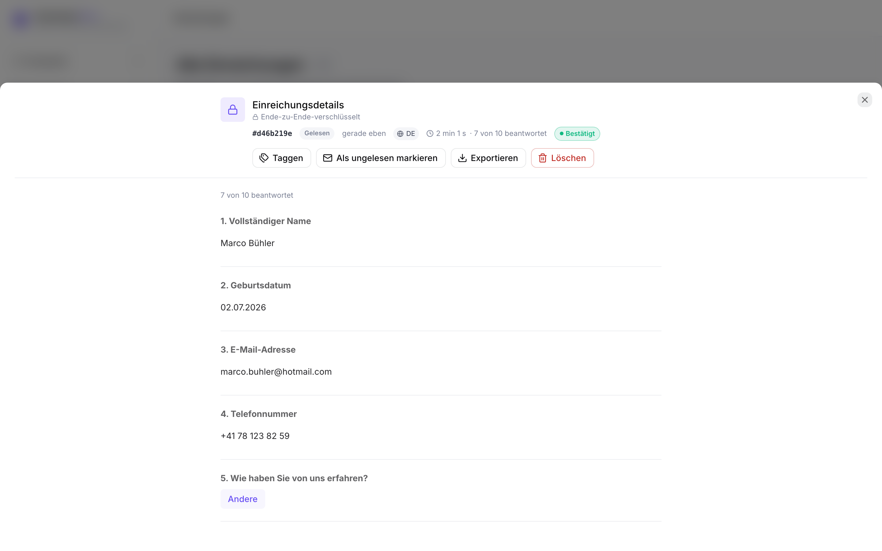 Eingang der Einsendungen mit einer offenen Leiste, die entschlüsselte Antworten zeigt