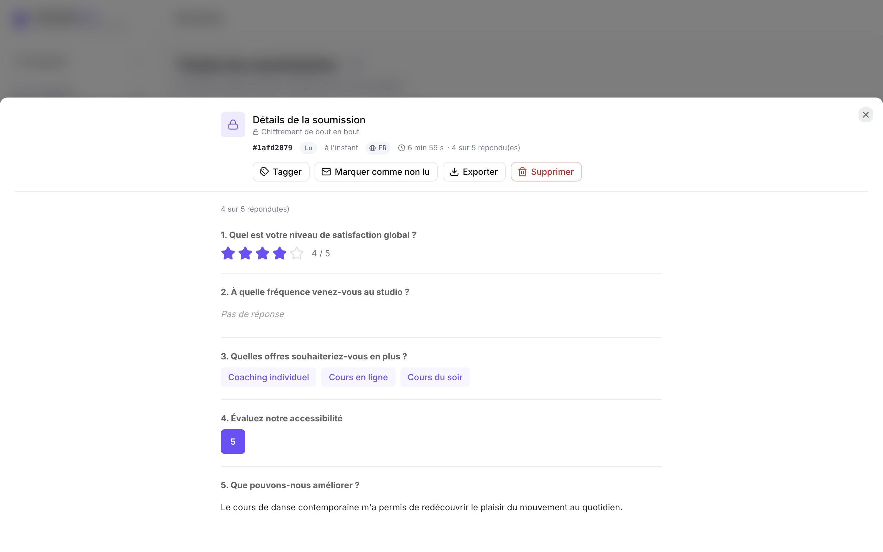 Boîte de réception des soumissions avec un panneau ouvert montrant les réponses déchiffrées