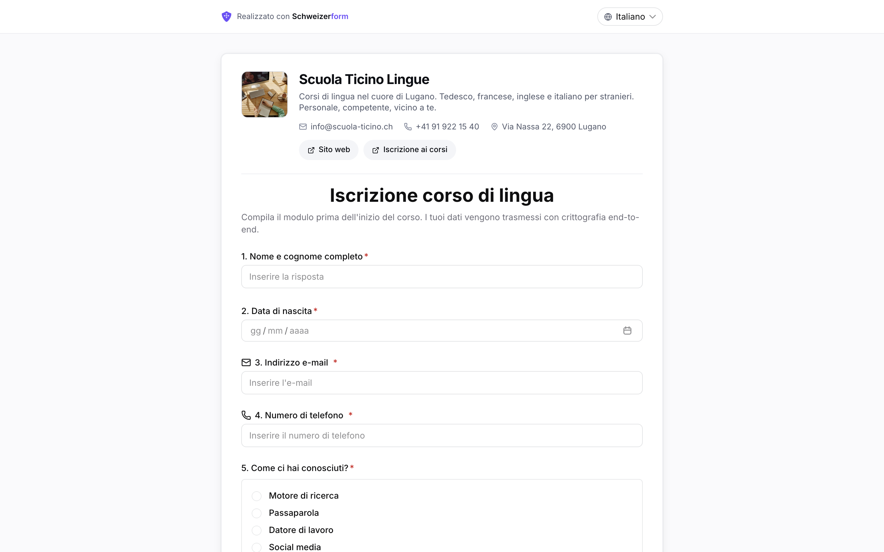 Intestazione di un modulo pubblico con un profilo aziendale accanto all'editor del profilo